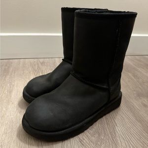 ugg classic short black